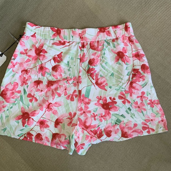 Floral shorts from Leith. NWT - Picture 4 of 6